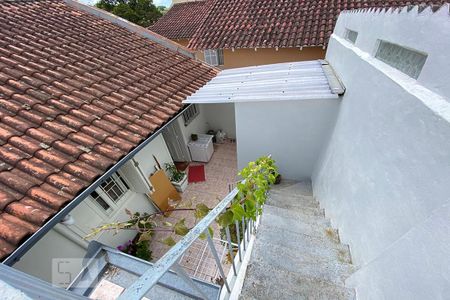 Casa à venda com 120m², 3 quartos e 1 vaga Casa à venda com 120m², 3 quartos e 1 vagaEscada