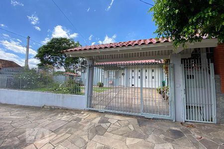 Casa à venda com 120m², 3 quartos e 1 vaga Casa à venda com 120m², 3 quartos e 1 vagaFachada