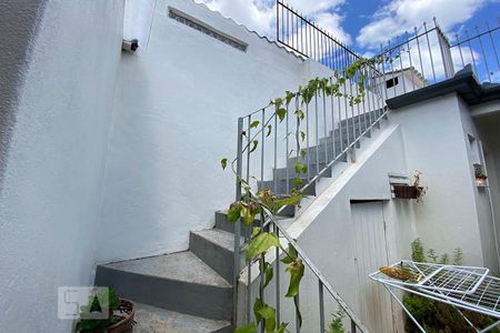 Casa à venda com 120m², 3 quartos e 1 vaga Casa à venda com 120m², 3 quartos e 1 vagaEscada