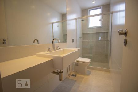 Apartamento para alugar com 198m², 3 quartos e 1 vaga Apartamento para alugar com 198m², 3 quartos e 1 vagaBanheiro da Suíte