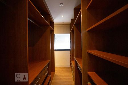 Apartamento para alugar com 198m², 3 quartos e 1 vaga Apartamento para alugar com 198m², 3 quartos e 1 vagaCloset da Suíte