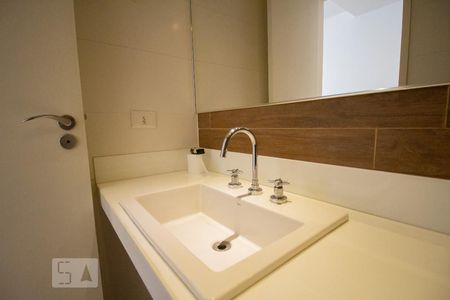 Apartamento para alugar com 198m², 3 quartos e 1 vaga Apartamento para alugar com 198m², 3 quartos e 1 vagaBanheiro