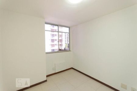 Apartamento à venda com 133m², 4 quartos e 3 vagasQuarto 2
