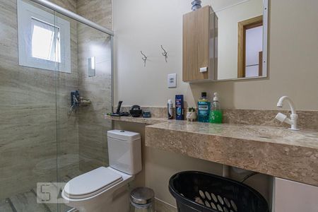 Banheiro da Suíte de casa à venda com 7 quartos, 240m² em Vila Jardim, Porto Alegre