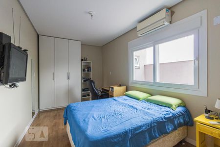 Quarto 1 - Suíte de casa à venda com 7 quartos, 240m² em Vila Jardim, Porto Alegre
