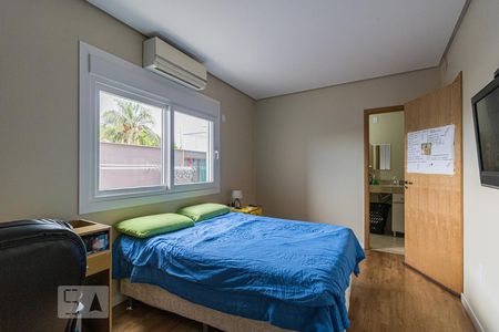 Quarto 1 - Suíte de casa à venda com 7 quartos, 240m² em Vila Jardim, Porto Alegre