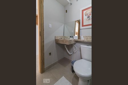 Casa à venda com 240m², 7 quartos e 8 vagasBanheiro social 2