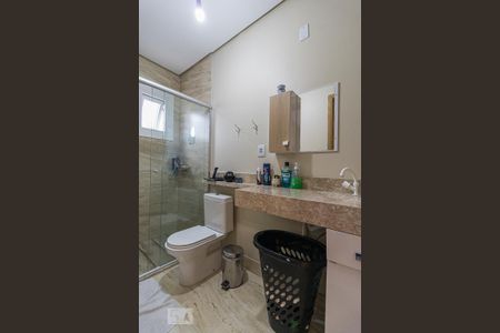 Casa à venda com 240m², 7 quartos e 8 vagasBanheiro da Suíte