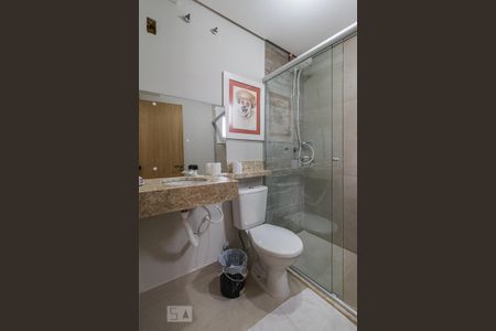 Casa à venda com 240m², 7 quartos e 8 vagasBanheiro social 2