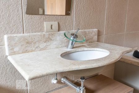 Casa à venda com 146m², 3 quartos e 2 vagasBanheiro da suíte