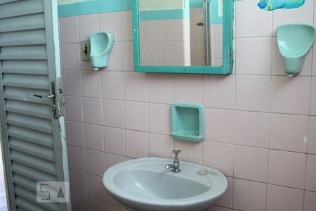 Casa à venda com 260m², 3 quartos e 2 vagasBanheiro principal