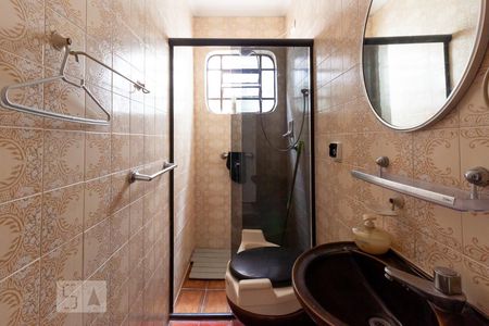 Casa à venda com 210m², 3 quartos e 2 vagasBanheiro