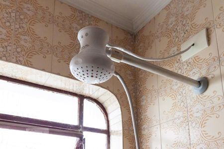 Casa à venda com 210m², 3 quartos e 2 vagasChuveiro