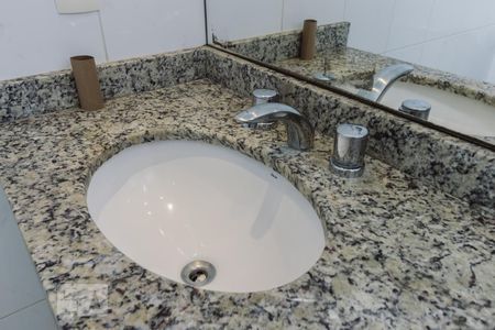 Apartamento para alugar com 65m², 2 quartos e 2 vagas Apartamento para alugar com 65m², 2 quartos e 2 vagasBanheiro da Suíte 1 Pia