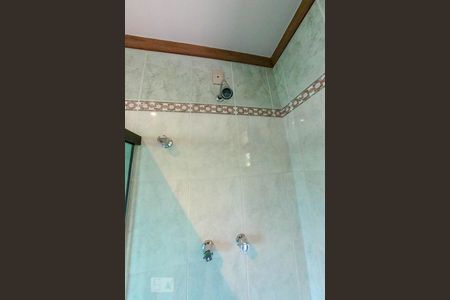 Casa de condomínio à venda com 520m², 4 quartos e 4 vagas Casa de condomínio à venda com 520m², 4 quartos e 4 vagasBanheiro Social