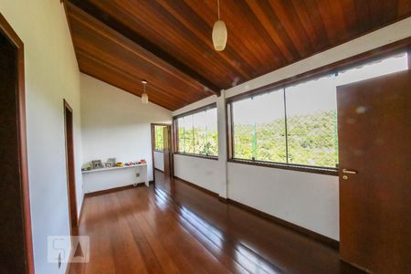 Casa de condomínio à venda com 520m², 4 quartos e 4 vagas Casa de condomínio à venda com 520m², 4 quartos e 4 vagasSala 4