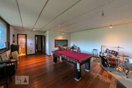 Sala de casa de condomínio para alugar com 4 quartos, 520m² em Vila D’el Rey, Nova Lima