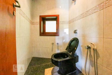 Casa de condomínio à venda com 520m², 4 quartos e 4 vagas Casa de condomínio à venda com 520m², 4 quartos e 4 vagasBanheiro da Suíte