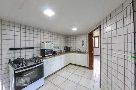 Casa de condomínio à venda com 520m², 4 quartos e 4 vagas Casa de condomínio à venda com 520m², 4 quartos e 4 vagasCozinha