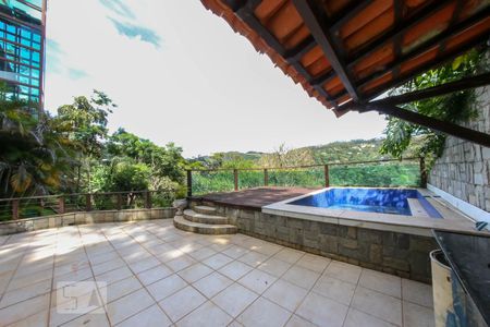 Casa de condomínio à venda com 520m², 4 quartos e 4 vagas Casa de condomínio à venda com 520m², 4 quartos e 4 vagasÁrea Gourmet