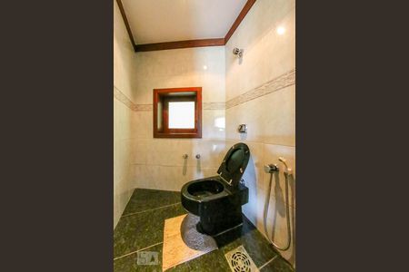 Casa de condomínio à venda com 520m², 4 quartos e 4 vagas Casa de condomínio à venda com 520m², 4 quartos e 4 vagasBanheiro da Suíte