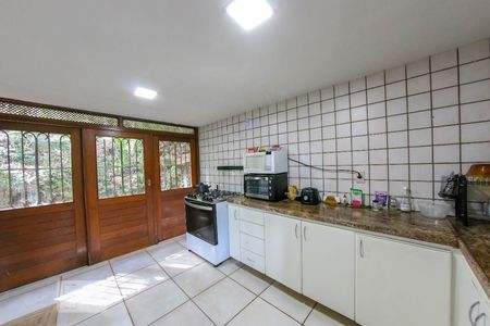 Casa de condomínio à venda com 520m², 4 quartos e 4 vagas Casa de condomínio à venda com 520m², 4 quartos e 4 vagasCozinha