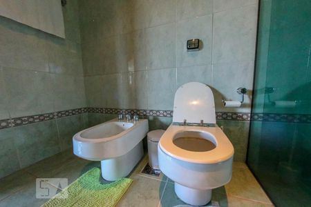 Casa de condomínio à venda com 520m², 4 quartos e 4 vagas Casa de condomínio à venda com 520m², 4 quartos e 4 vagasBanheiro Social