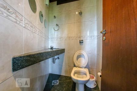 Casa de condomínio à venda com 520m², 4 quartos e 4 vagas Casa de condomínio à venda com 520m², 4 quartos e 4 vagasLavabo 2