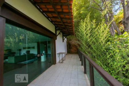 Casa de condomínio à venda com 520m², 4 quartos e 4 vagas Casa de condomínio à venda com 520m², 4 quartos e 4 vagasVaranda da Sala