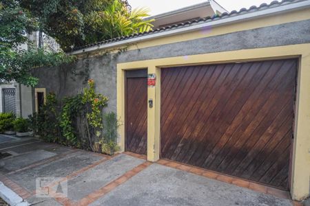 Casa à venda com 310m², 4 quartos e 10 vagasFachada