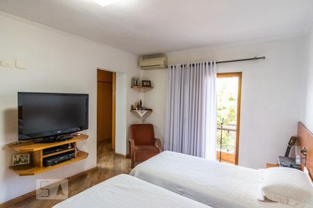 Casa à venda com 310m², 4 quartos e 10 vagasSuíte