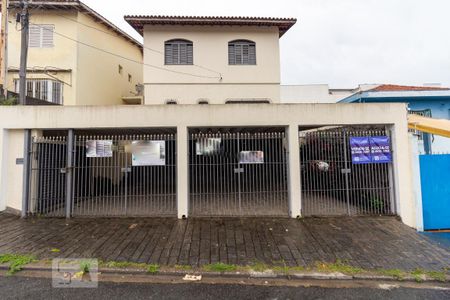 Casa à venda com 250m², 4 quartos e 3 vagasFachada