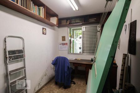 Casa à venda com 300m², 3 quartos e 4 vagasQuarto de serviço 