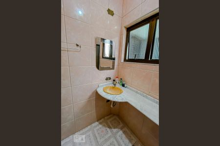 Casa para alugar com 300m², 3 quartos e 6 vagasBanheiro da Suite