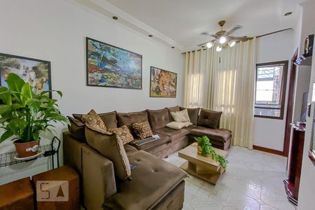 Casa à venda com 300m², 3 quartos e 6 vagasSala