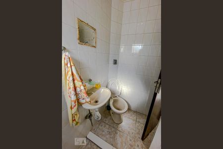 Casa para alugar com 300m², 3 quartos e 6 vagasBanheiro salao de festa