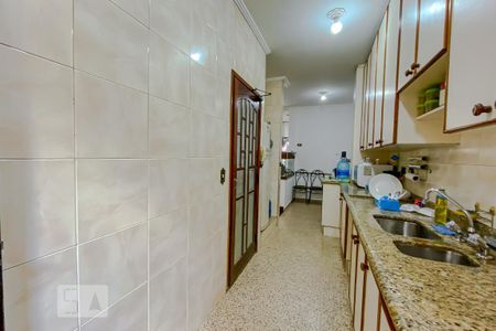 Casa para alugar com 300m², 3 quartos e 6 vagasCozinha
