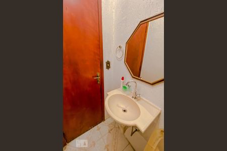 Casa para alugar com 300m², 3 quartos e 6 vagasLavabo