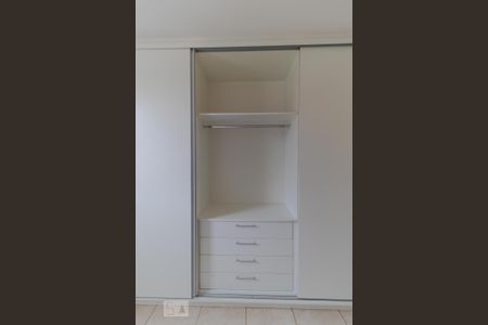 Apartamento à venda com 85m², 2 quartos e 1 vagaQuarto 01 -Armário
