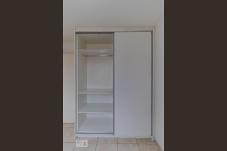 Apartamento à venda com 85m², 2 quartos e 1 vagaQuarto 02 - Armário