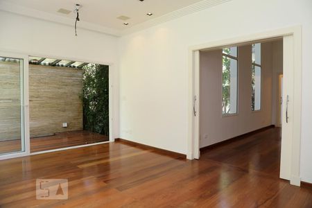 Casa de condomínio à venda com 670m², 4 quartos e 4 vagasEscritório