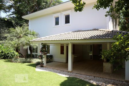 Casa de condomínio à venda com 670m², 4 quartos e 4 vagasQuintal