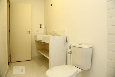 Casa de condomínio à venda com 670m², 4 quartos e 4 vagasBanheiro da Suíte 2