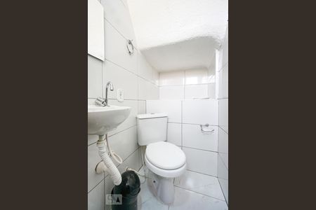 Casa para alugar com 100m², 3 quartos e 3 vagasBanheiro social térreo