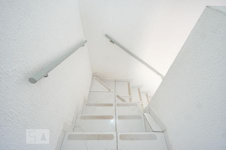 Casa para alugar com 100m², 3 quartos e 3 vagasEscada