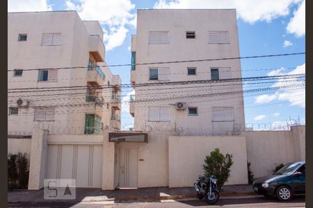 Apartamento para alugar com 58m², 2 quartos e 2 vagas Apartamento para alugar com 58m², 2 quartos e 2 vagasFachada