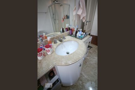 Apartamento à venda com 253m², 4 quartos e 5 vagasBanheiro 1