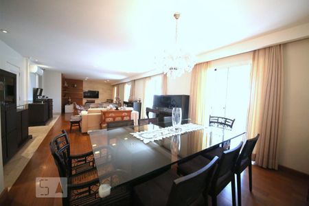 Apartamento à venda com 253m², 4 quartos e 5 vagasSala 