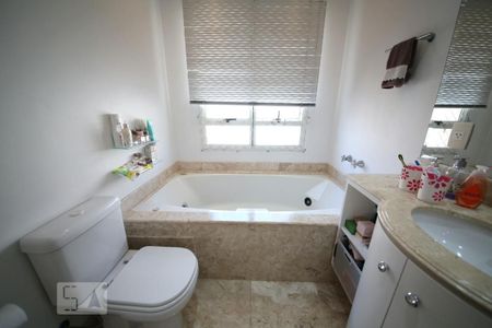 Apartamento à venda com 253m², 4 quartos e 5 vagasBanheiro 1