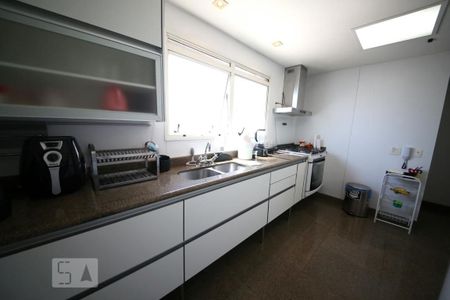 Apartamento à venda com 253m², 4 quartos e 5 vagasCozinha 